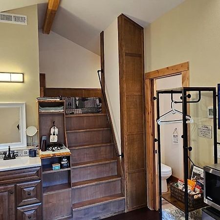 Beautiful Riverfront Near Mt Bachelor With Hot Tub Bend Exterior foto