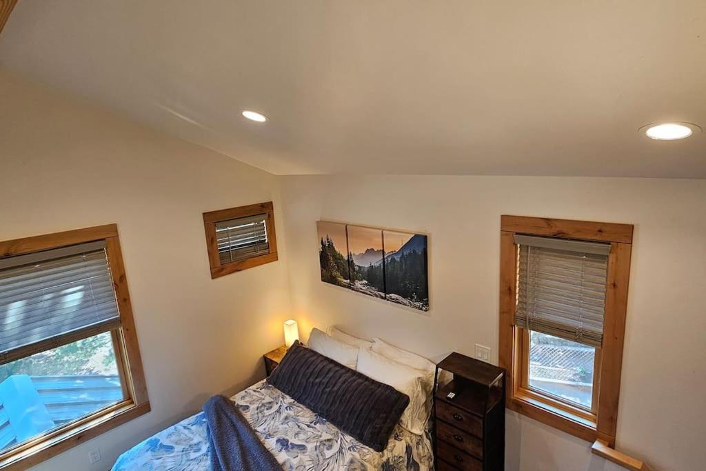 Beautiful Riverfront Near Mt Bachelor With Hot Tub Bend Exterior foto