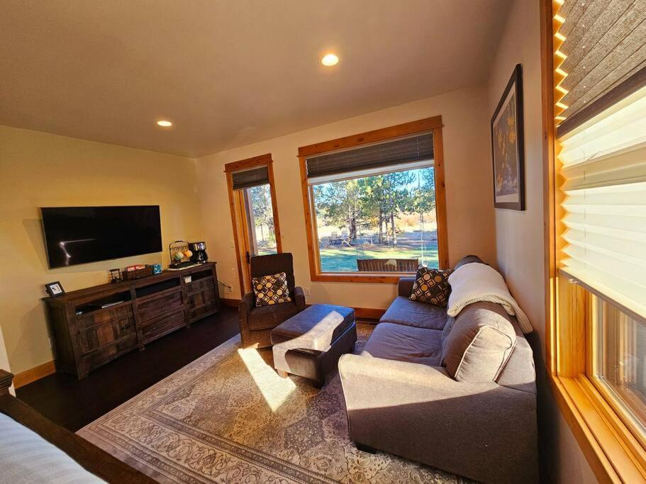 Beautiful Riverfront Near Mt Bachelor With Hot Tub Bend Exterior foto