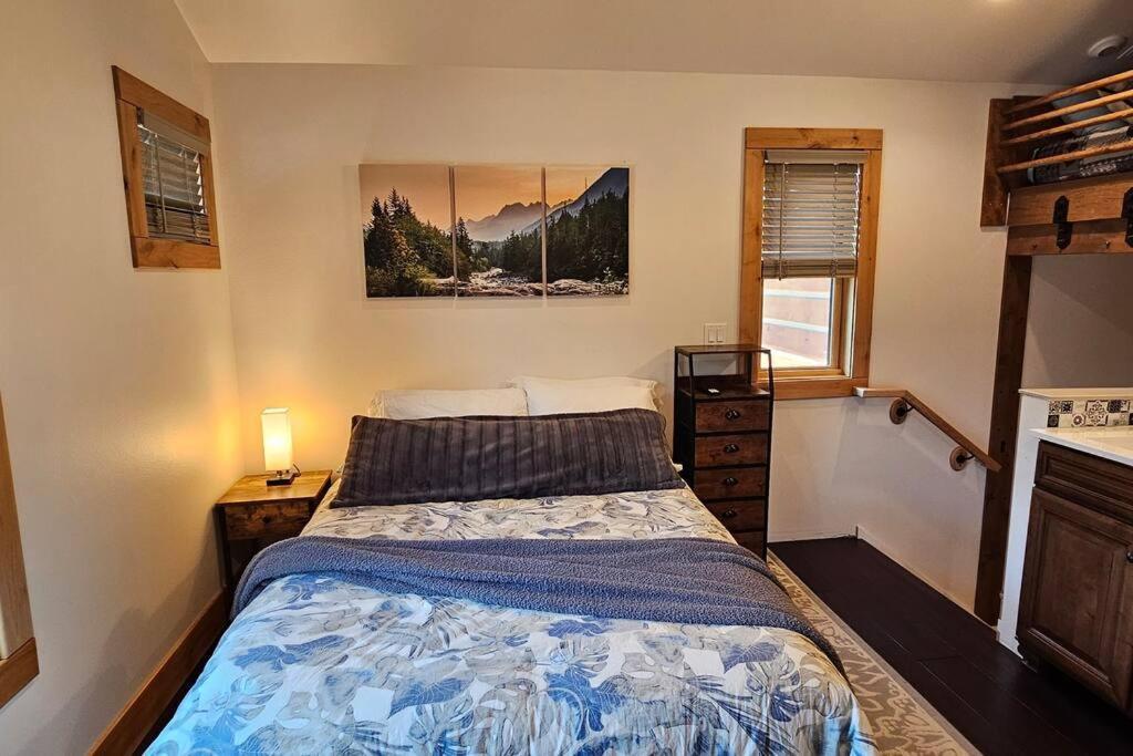 Beautiful Riverfront Near Mt Bachelor With Hot Tub Bend Exterior foto