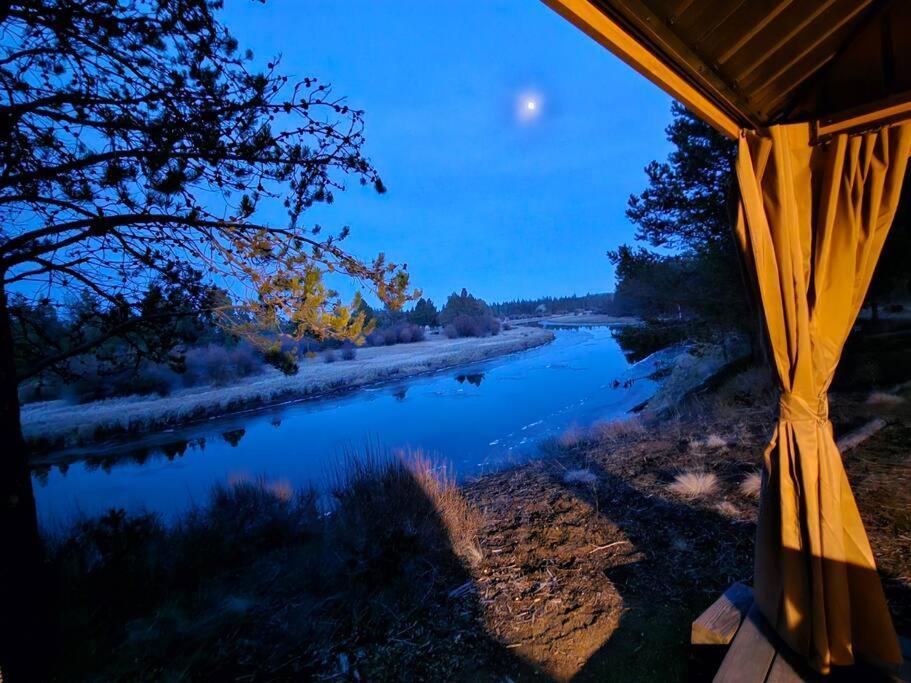 Beautiful Riverfront Near Mt Bachelor With Hot Tub Bend Exterior foto