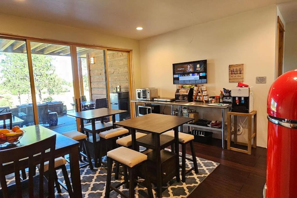 Beautiful Riverfront Near Mt Bachelor With Hot Tub Bend Exterior foto