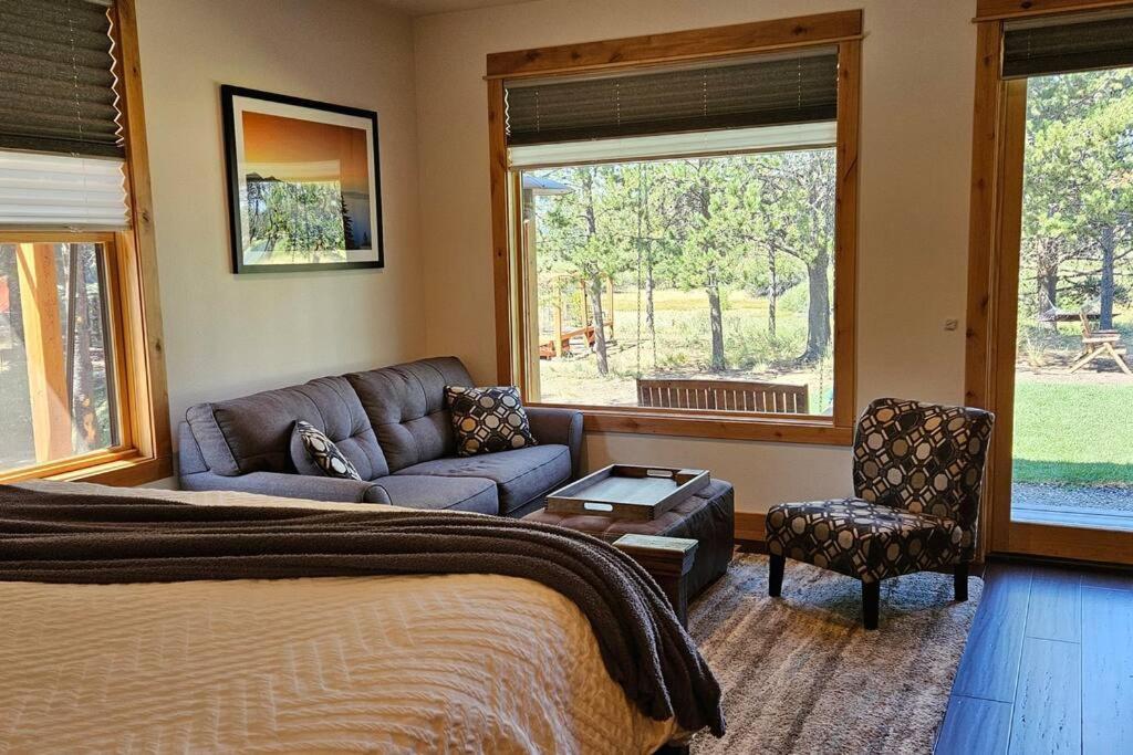 Beautiful Riverfront Near Mt Bachelor With Hot Tub Bend Exterior foto