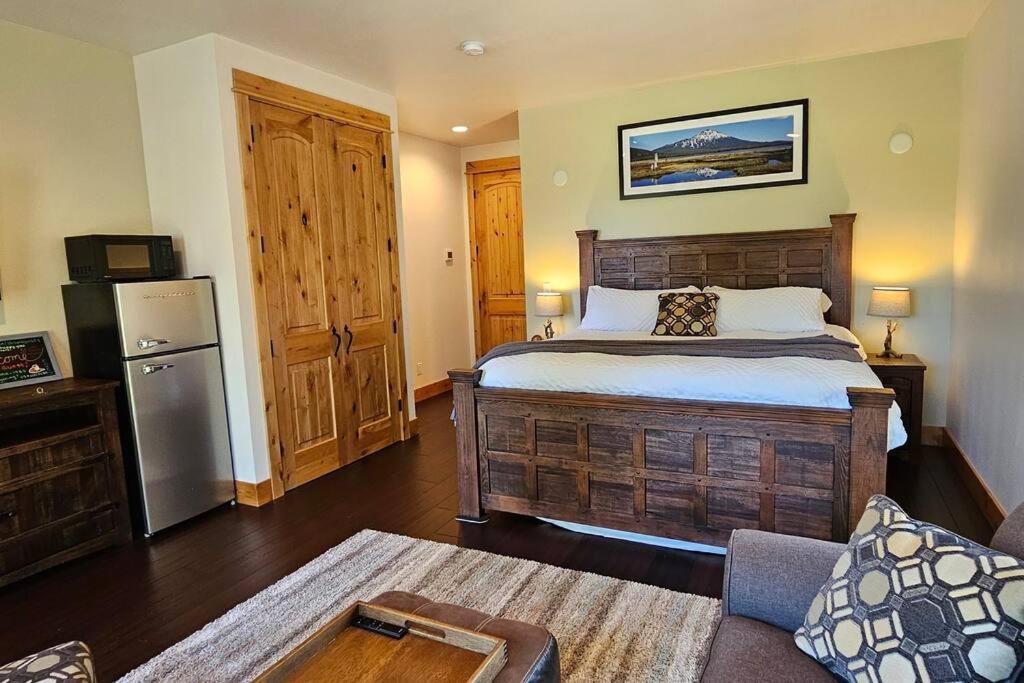 Beautiful Riverfront Near Mt Bachelor With Hot Tub Bend Exterior foto