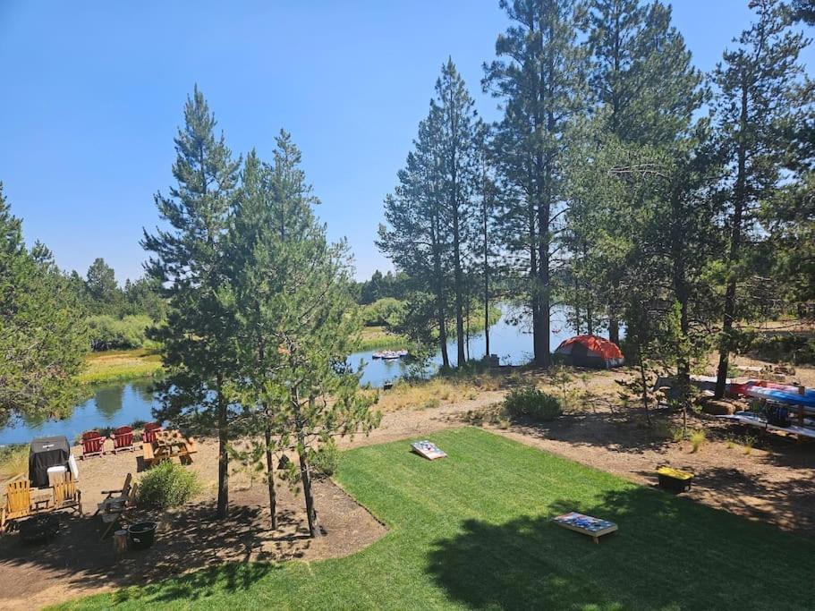 Beautiful Riverfront Near Mt Bachelor With Hot Tub Bend Exterior foto