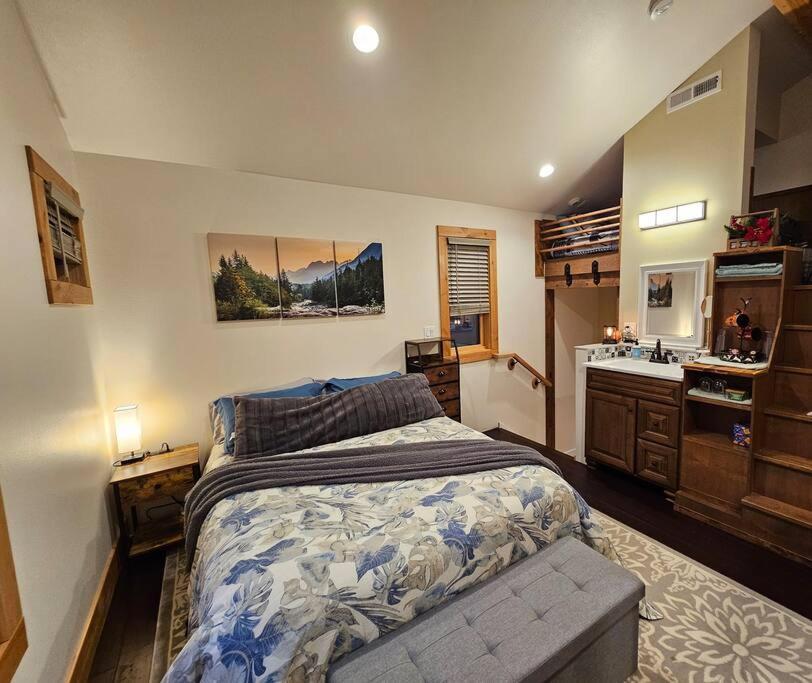 Beautiful Riverfront Near Mt Bachelor With Hot Tub Bend Exterior foto