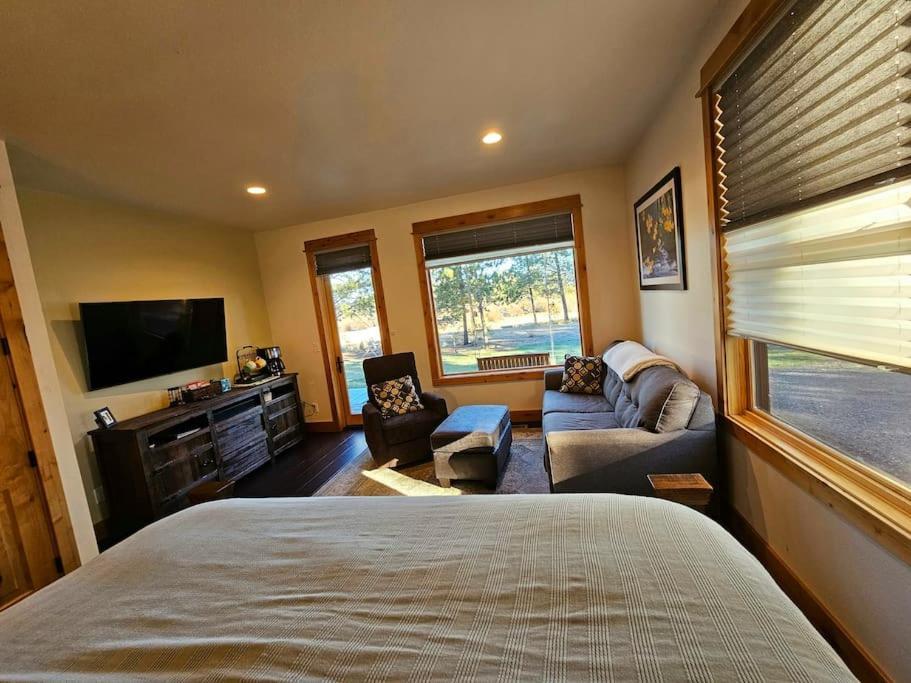 Beautiful Riverfront Near Mt Bachelor With Hot Tub Bend Exterior foto