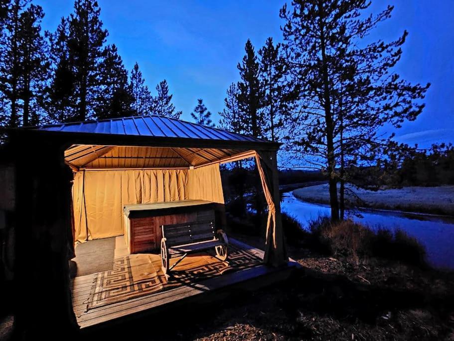 Beautiful Riverfront Near Mt Bachelor With Hot Tub Bend Exterior foto