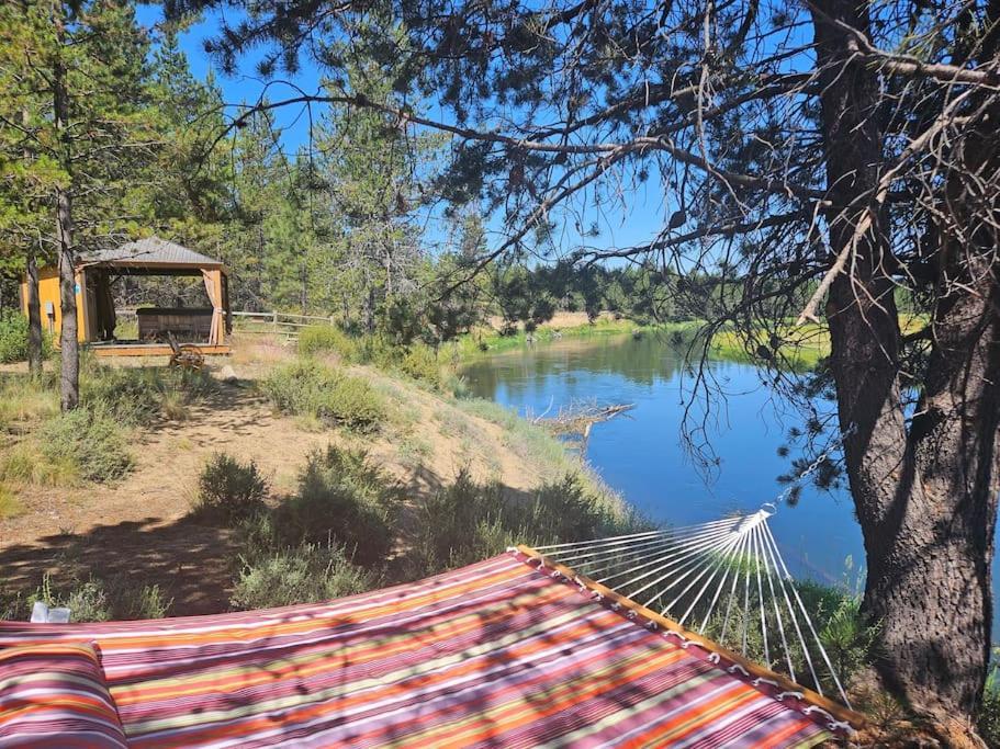 Beautiful Riverfront Near Mt Bachelor With Hot Tub Bend Exterior foto