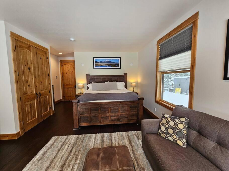 Beautiful Riverfront Near Mt Bachelor With Hot Tub Bend Exterior foto